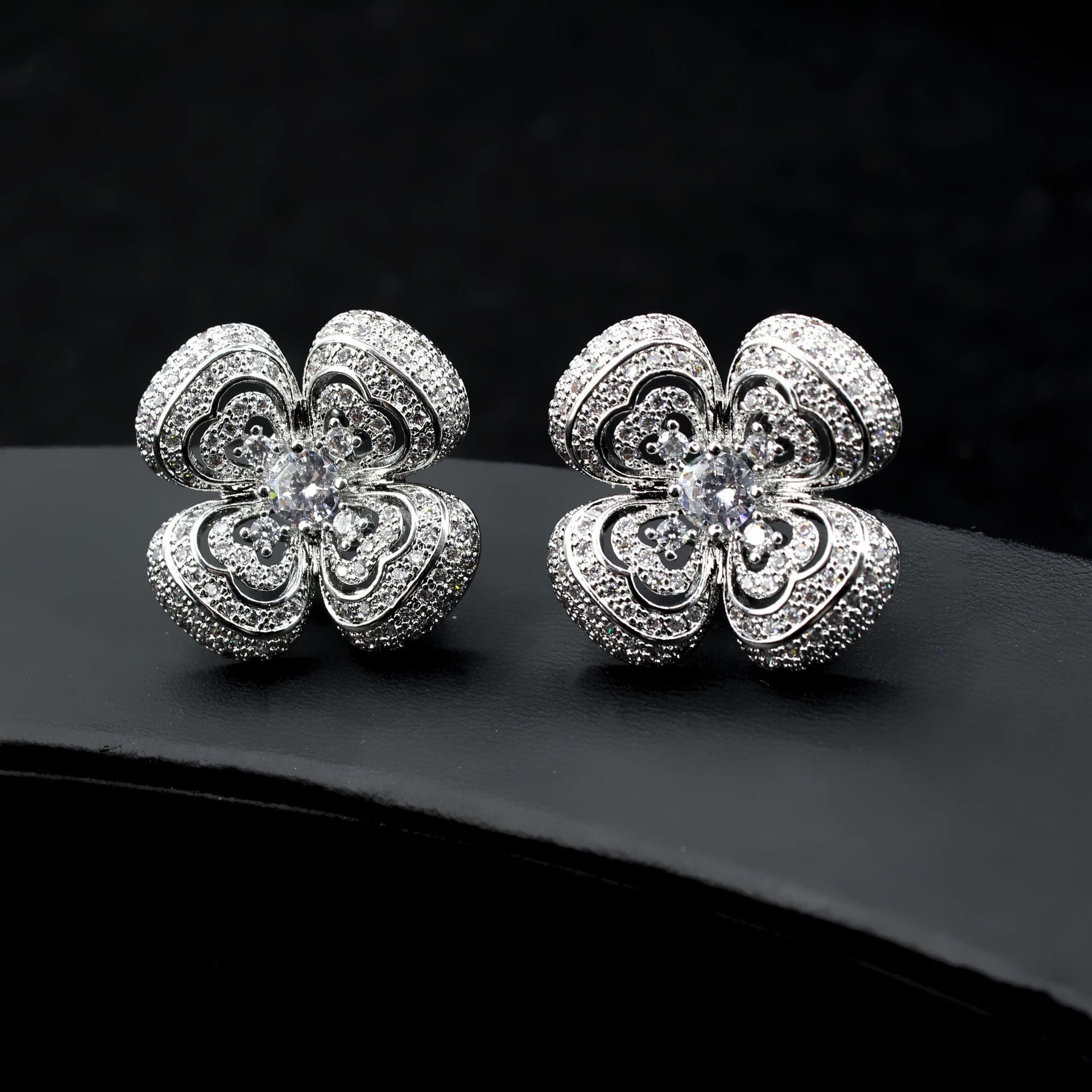Retro Floral Zircon Earrings for Women Summer High-end Retro Earrings